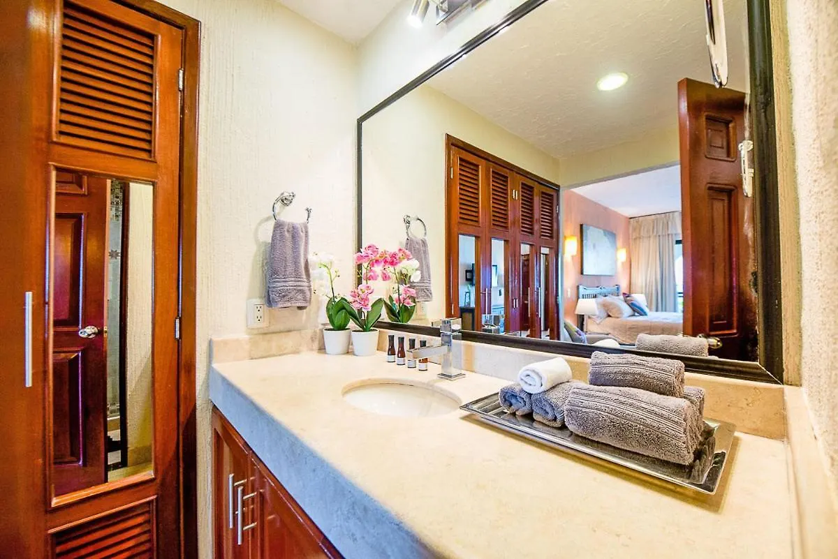 Xaman Ha Beach Front Condo Playa del Carmen Messico